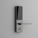 Foto realista de fechadura digital para e-commerce. Produto físico real, proporções corretas. Enquadramento vertical (1:1 – padrão Shopify), produto centralizado. Iluminação de estúdio uniforme com reflexos naturais. Fundo neutro limpo em tom cinza ou grafite, com espaço vazio no canto superior esquerdo. Sem pessoas, sem textos. Alta resolução (mínimo 2000×2000 px), nitidez profissional, pronta para loja Shopify.

PRODUTO:Fechadura Digital Premium Design Slim